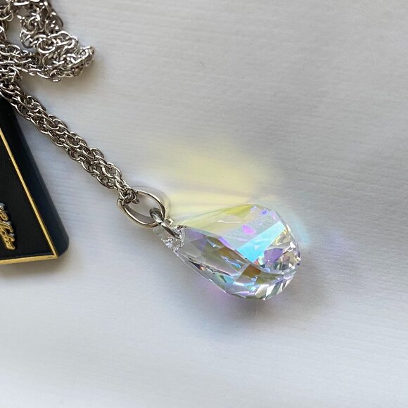 FAC Iridescent Swarovski Crystal Drop Necklace 18" NWT - Picture 4 of 9